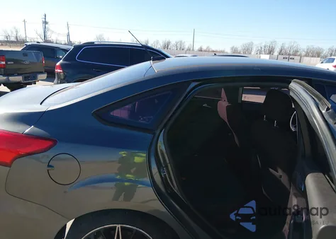 2017 Ford Focus Sel z USA, uszkodzony, nr VIN 1FADP3H2XHL270826